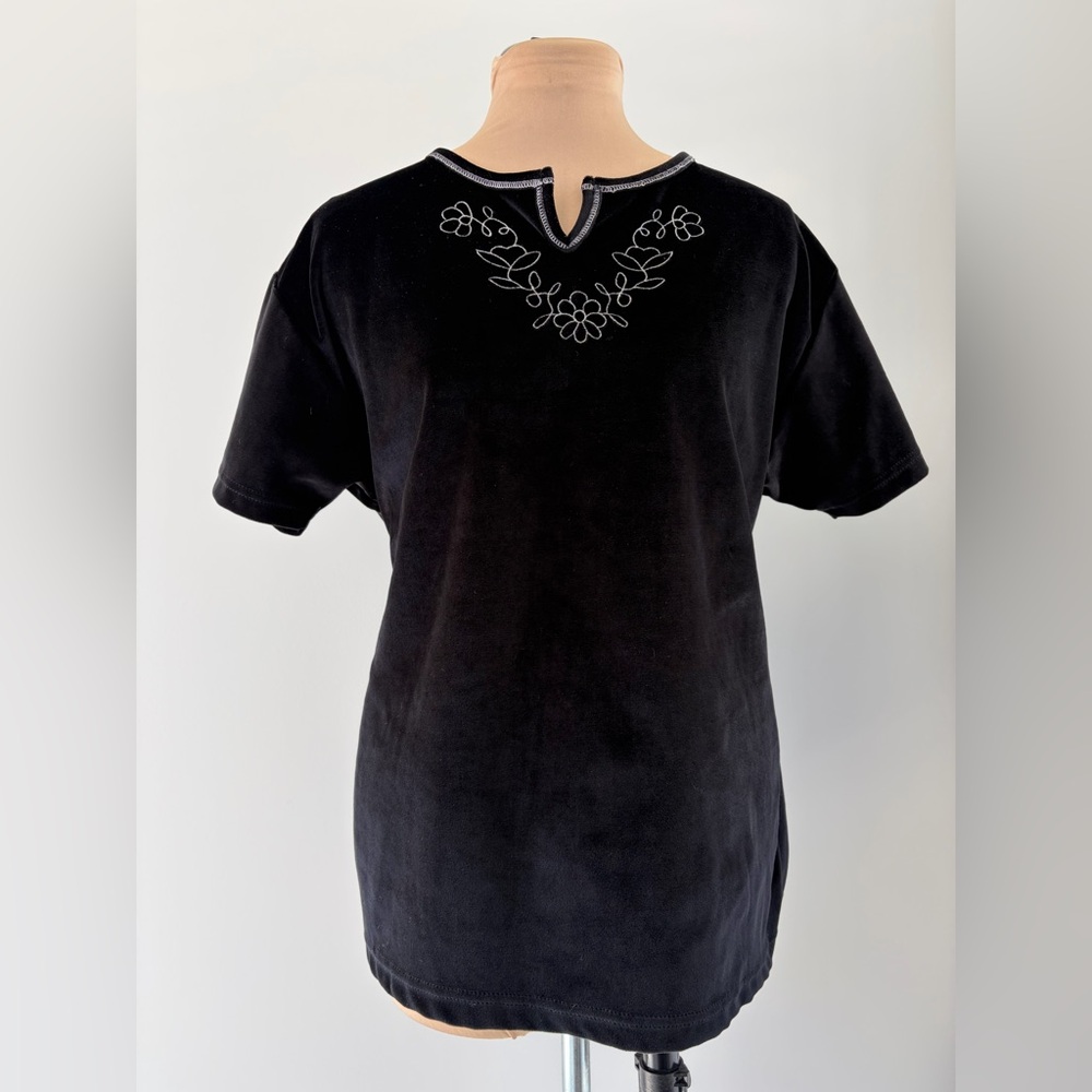 Vintage East West Velour Top – Floral Embroidered Black Tee | Size L